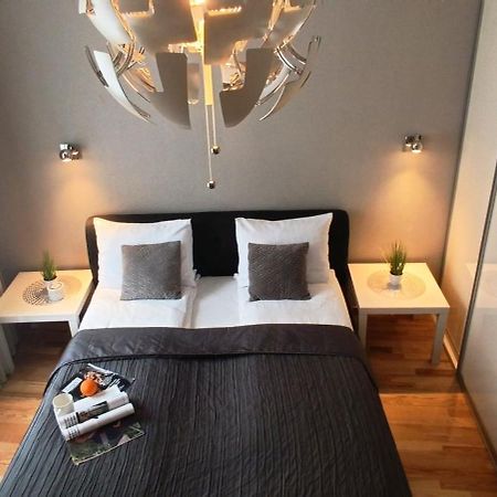 Old Town 2 Bedroom Apartment Near Dome Square & Scenic Waterfront Riga Exterior foto